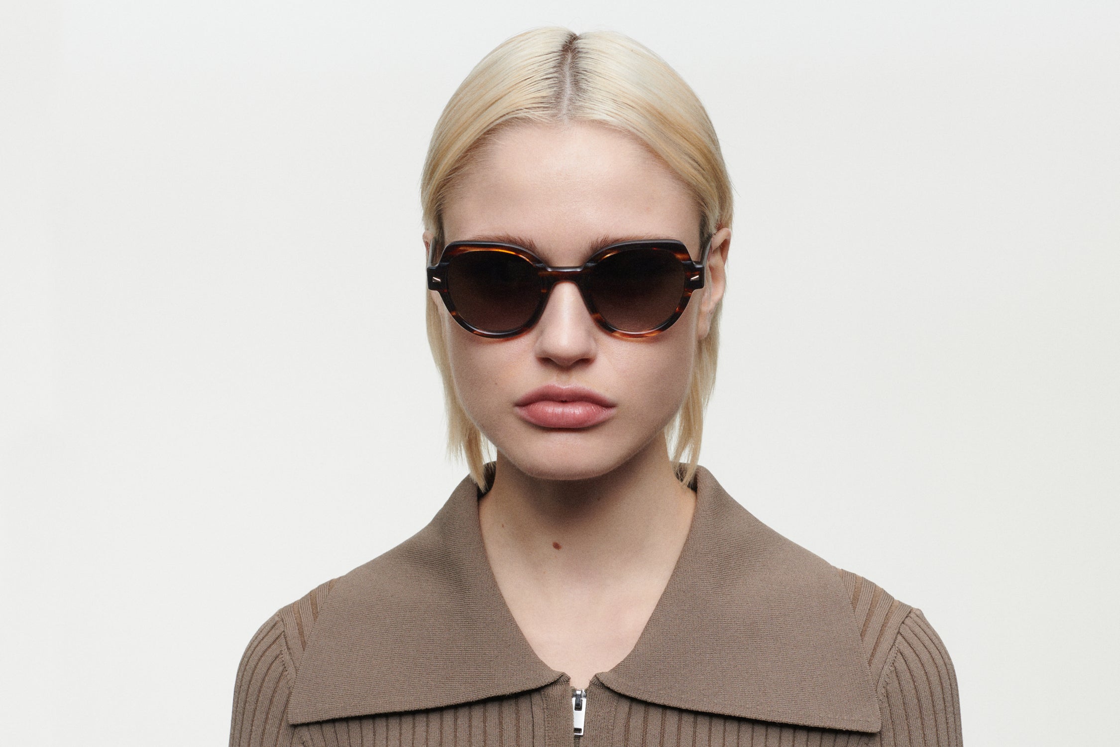 MAGGUIE: Redondas Acetato Havana sunglasses by GIGI STUDIOS 2387