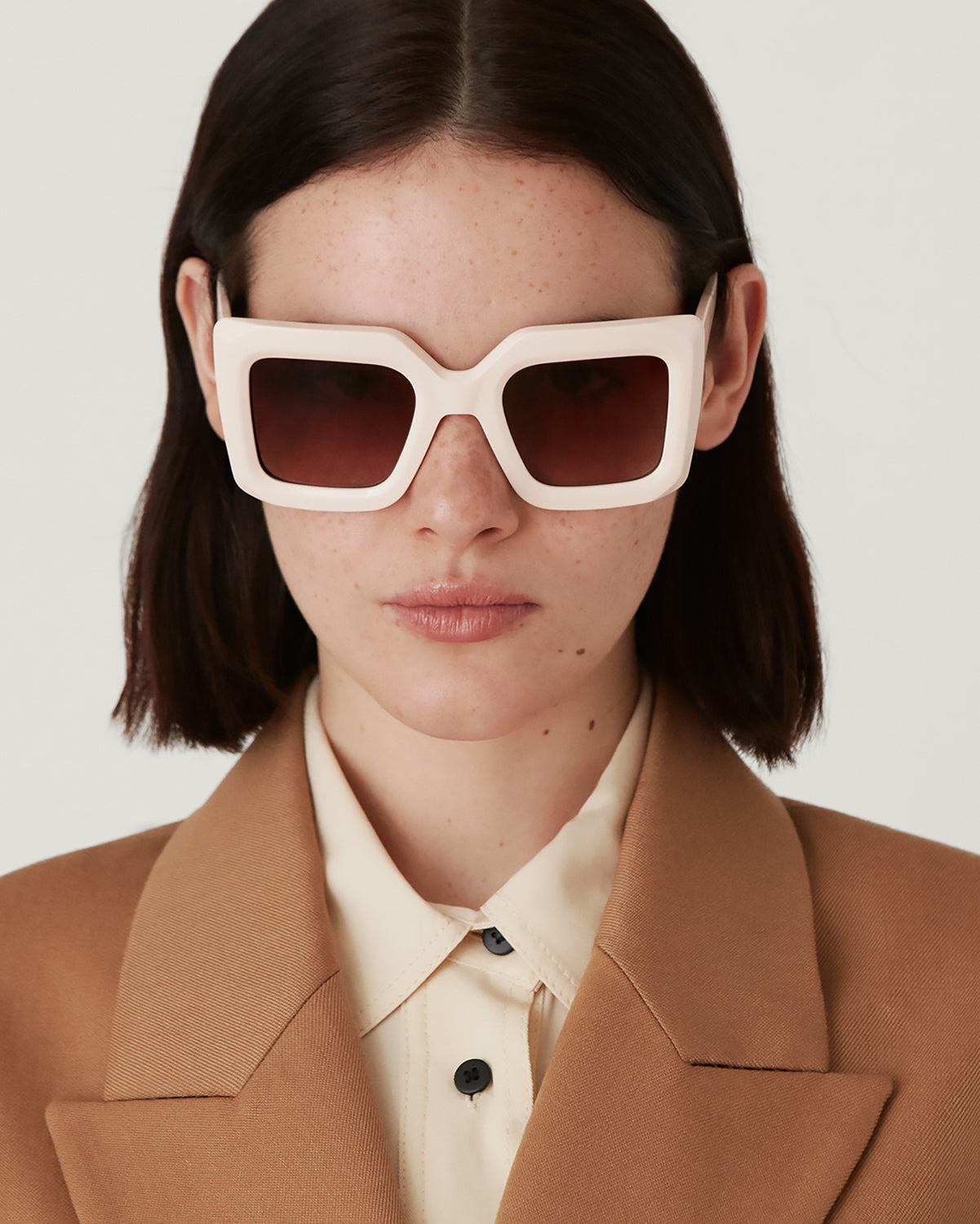 LEANDRA: Cuadrada Acetato Blanco sunglasses by GIGI STUDIOS 3349