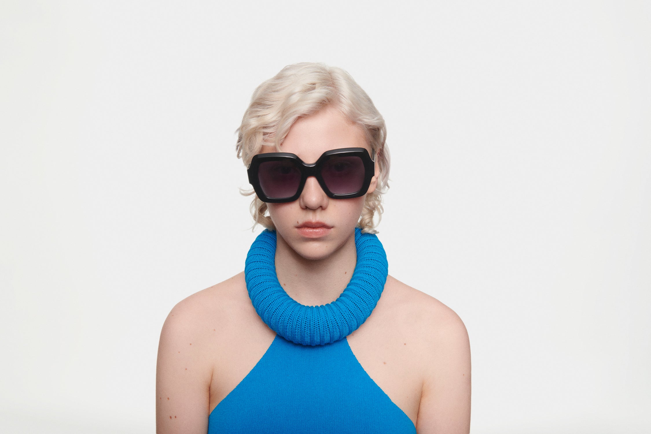 SIMONETTA: Geométricas Acetato Noir sunglasses by GIGI STUDIOS 4885