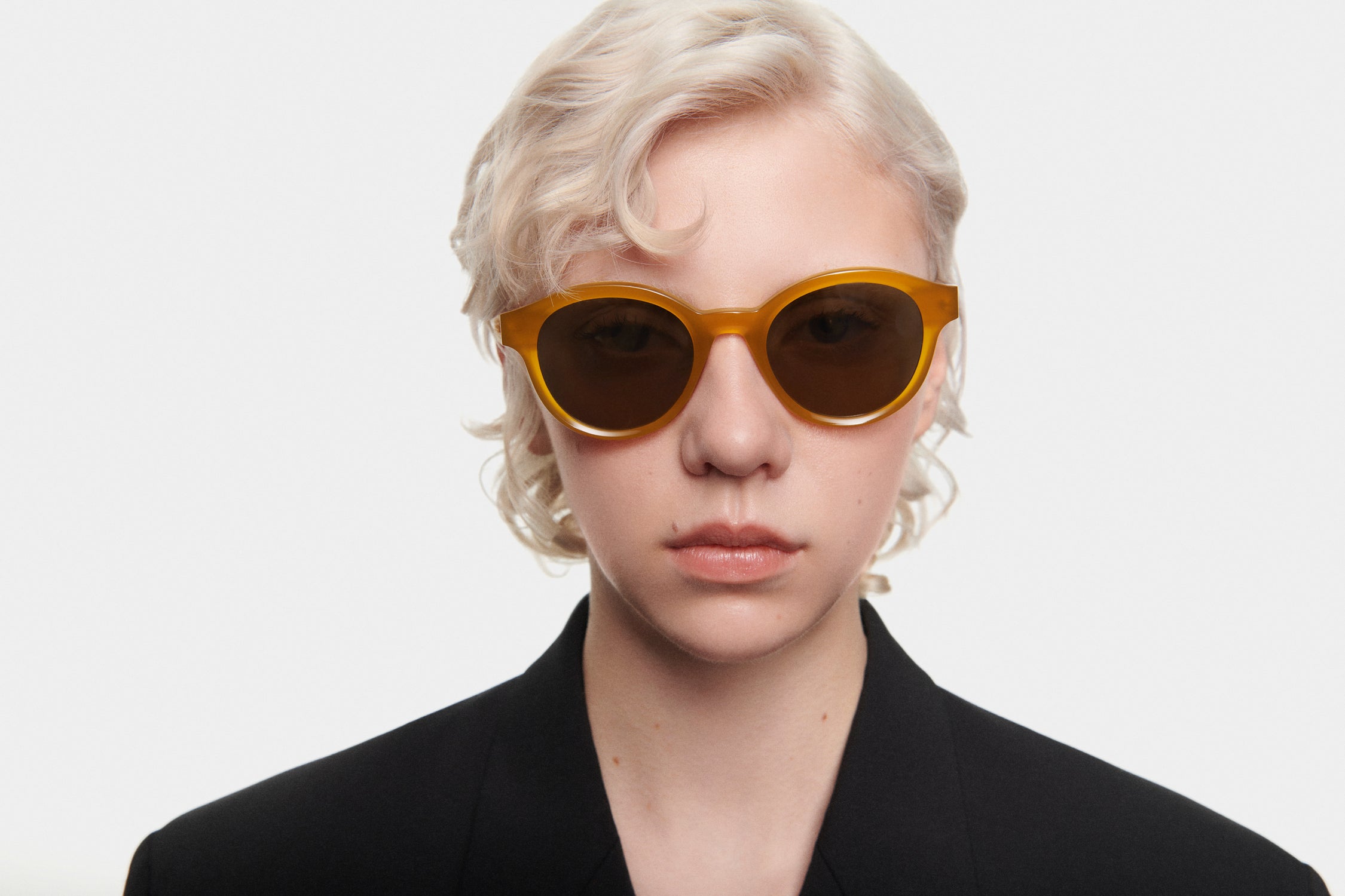 HARLEM: Redondas Acetato Jaune sunglasses by GIGI STUDIOS 4952