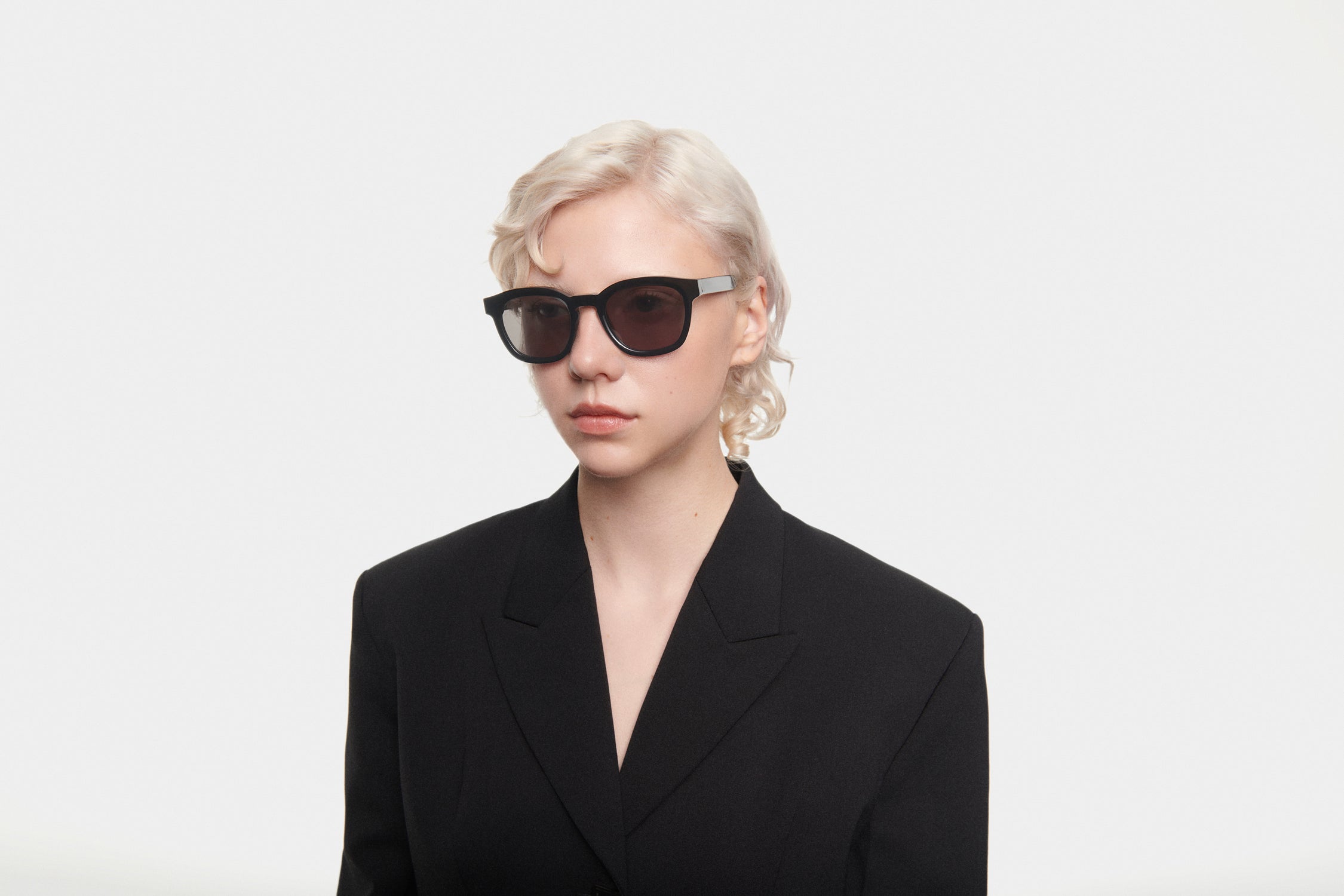 SEOUL: Cuadrada Acetato Noir sunglasses by GIGI STUDIOS 4971