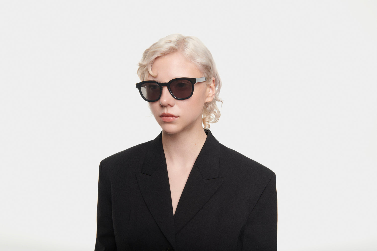 SEOUL: Cuadrada Acetato Noir sunglasses by GIGI STUDIOS 4971