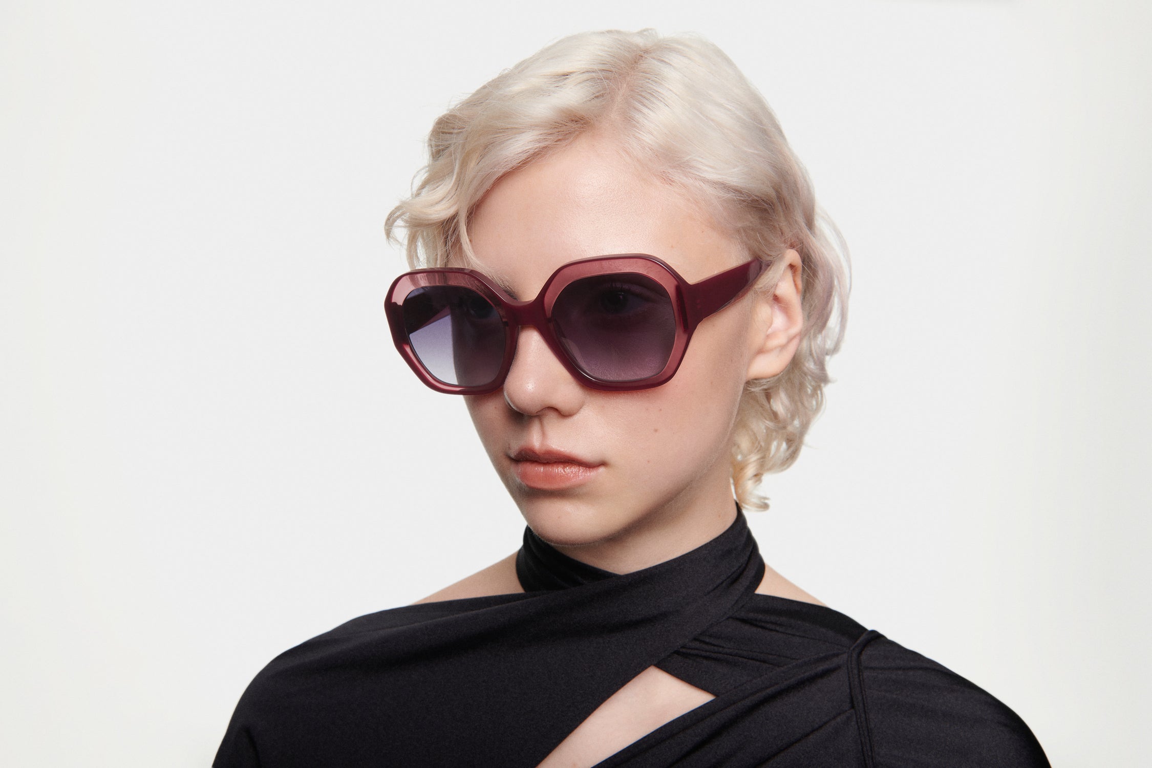 BRIGHT: Geométricas Acetato Rojo sunglasses by GIGI STUDIOS 5108