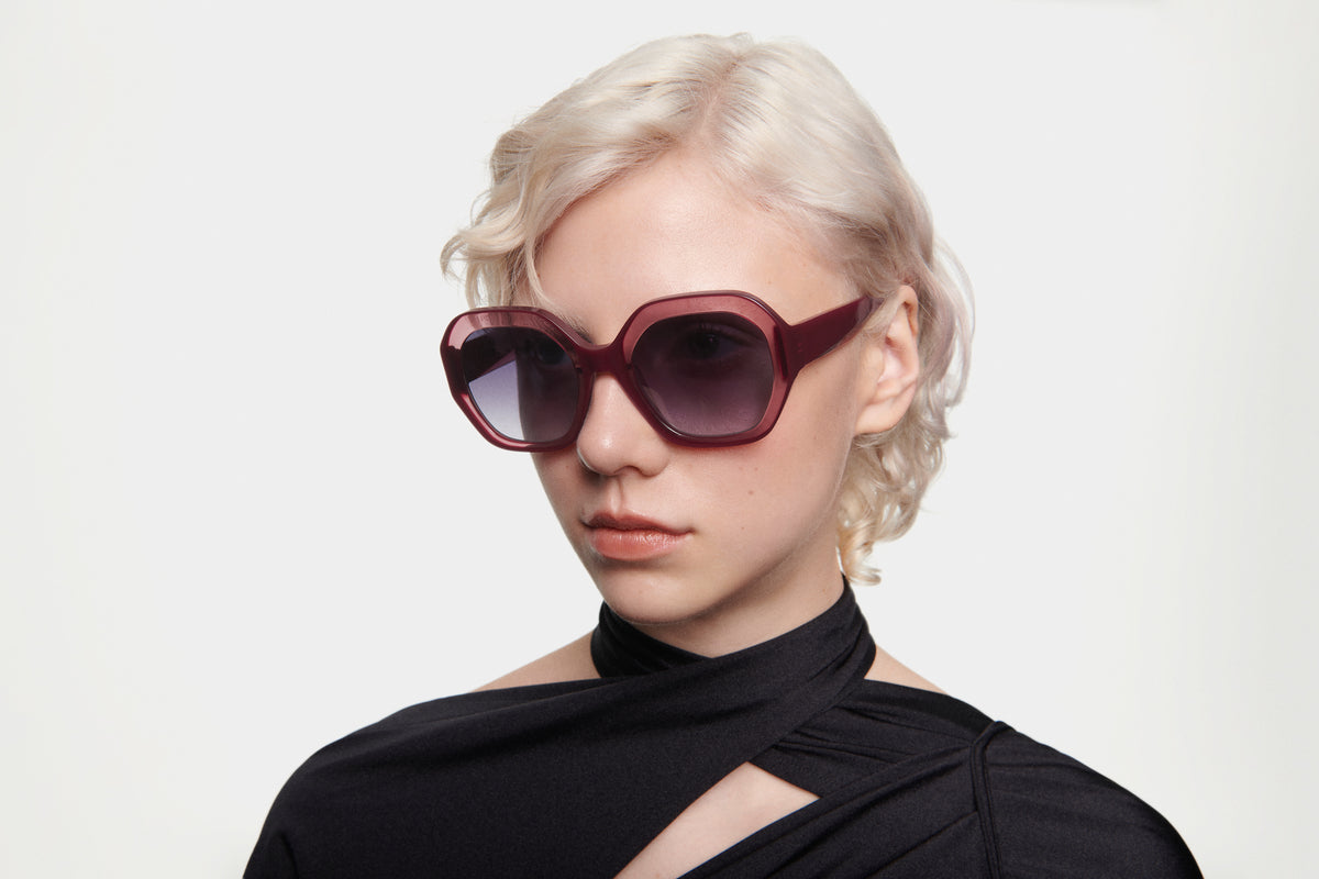 BRIGHT: Geométricas Acetato Rojo sunglasses by GIGI STUDIOS 5108