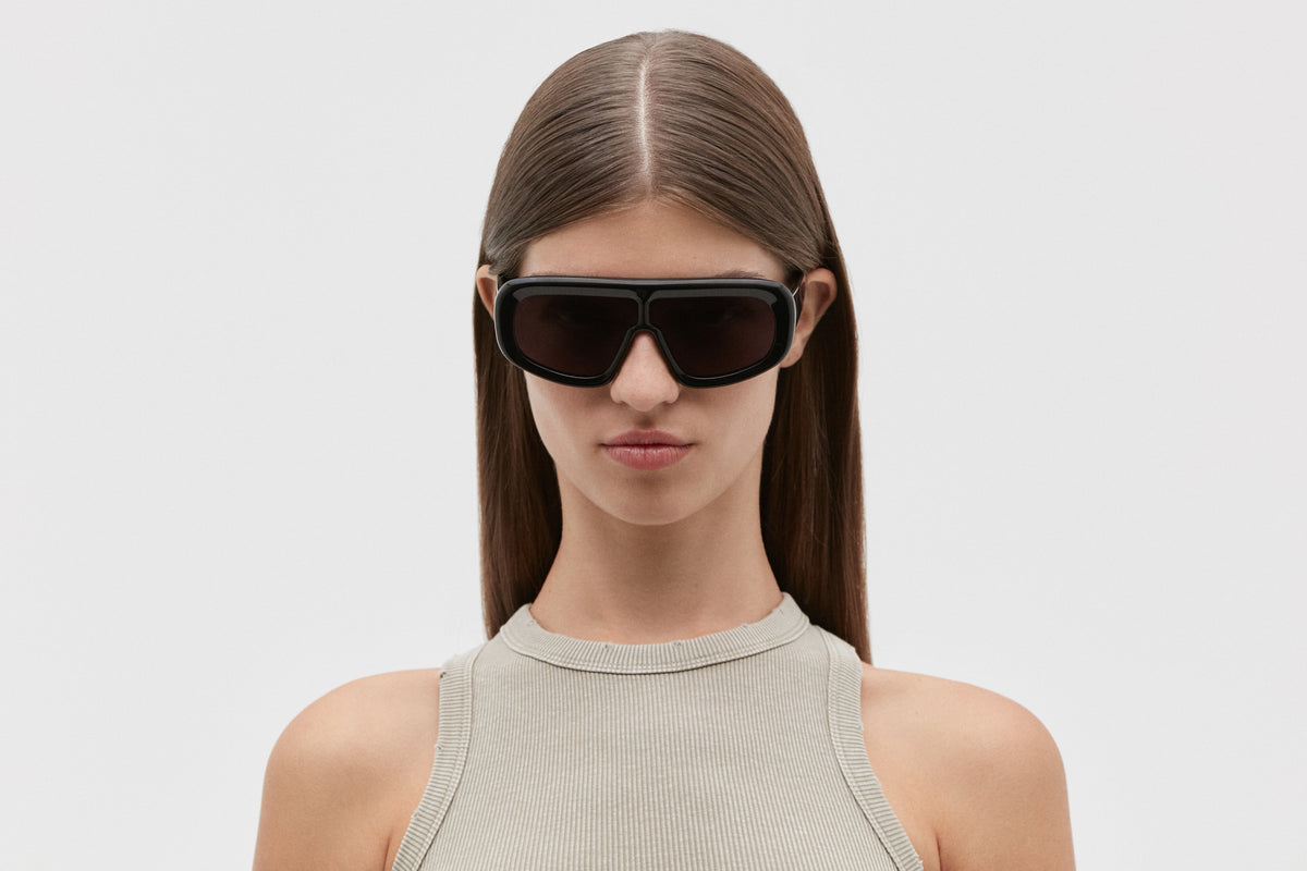 LUDOVICA: Envolventes Acetato Noir sunglasses by GIGI STUDIOS 5291