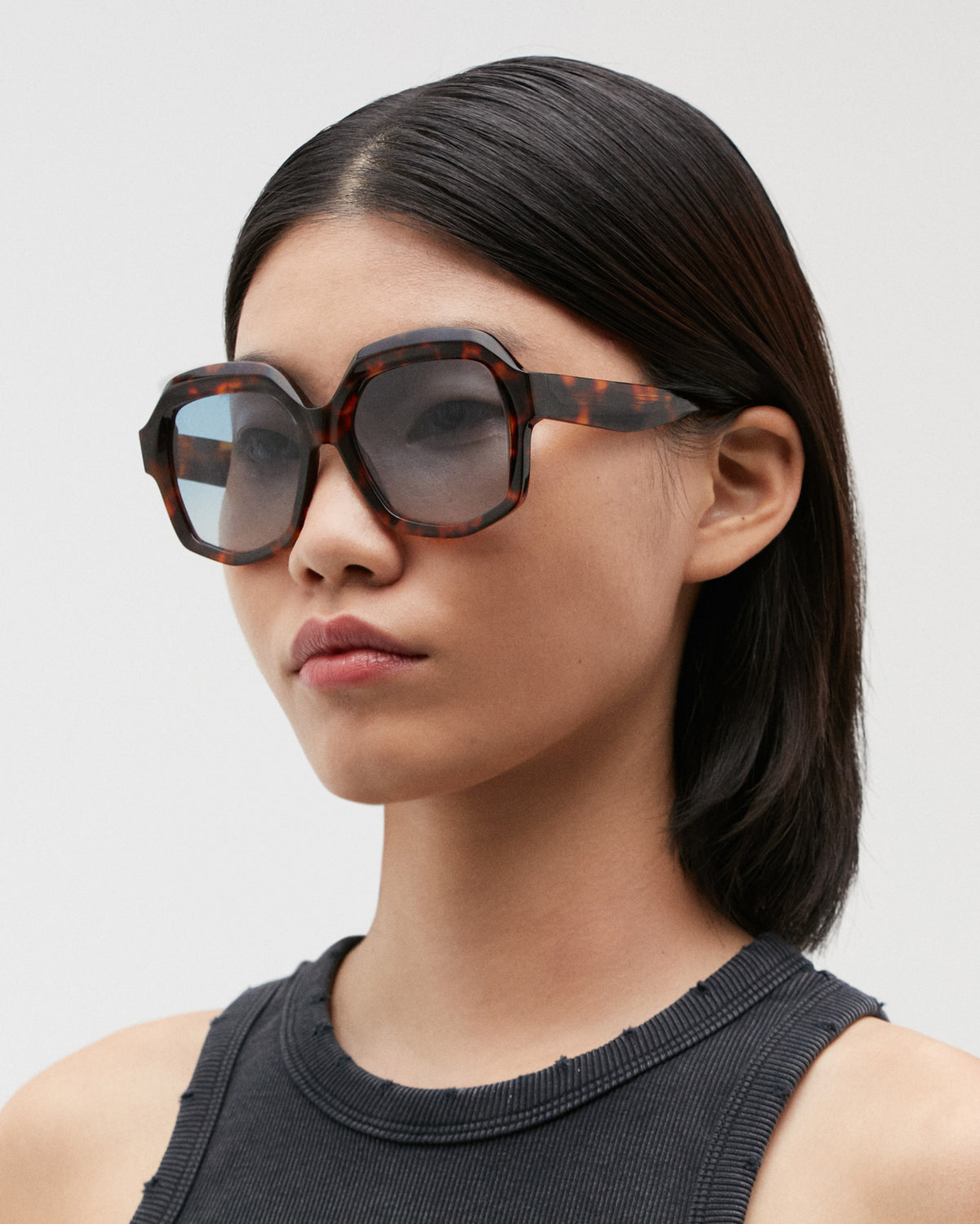 PIXIE: Geométricas Acetato Havana sunglasses by GIGI STUDIOS 5437