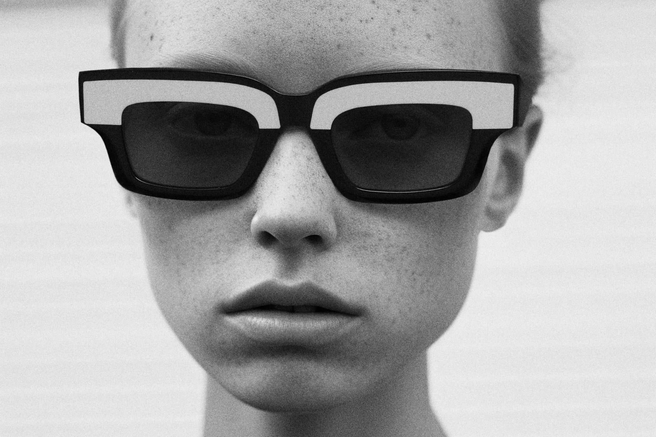 CONTRAST: Cuadrada Acetato Noir sunglasses by GIGI STUDIOS 5795