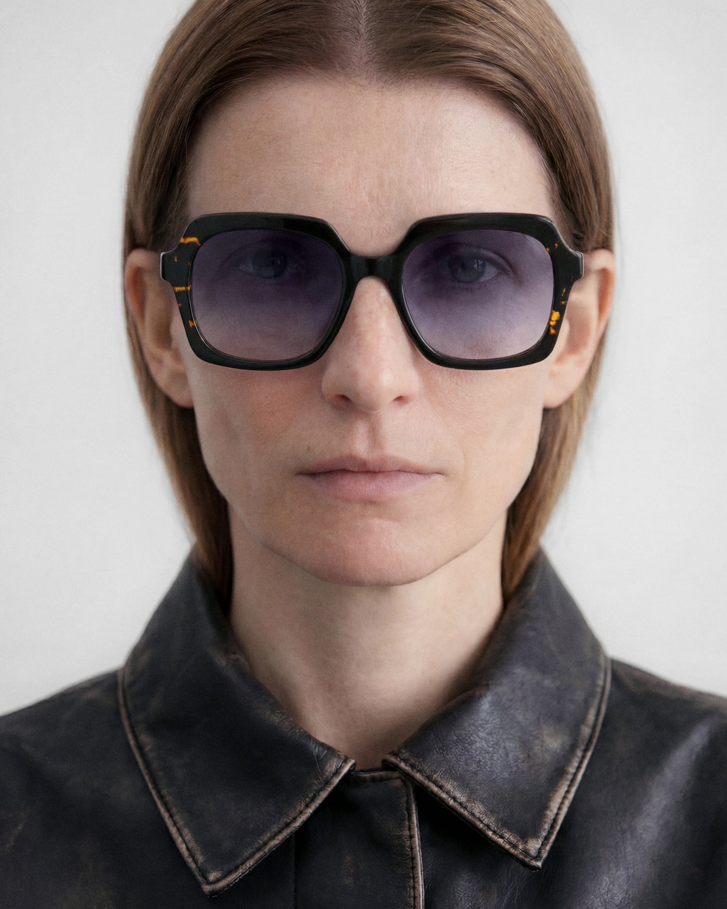 ALYRA: Geométricas Acetato Noir sunglasses by GIGI STUDIOS 14231