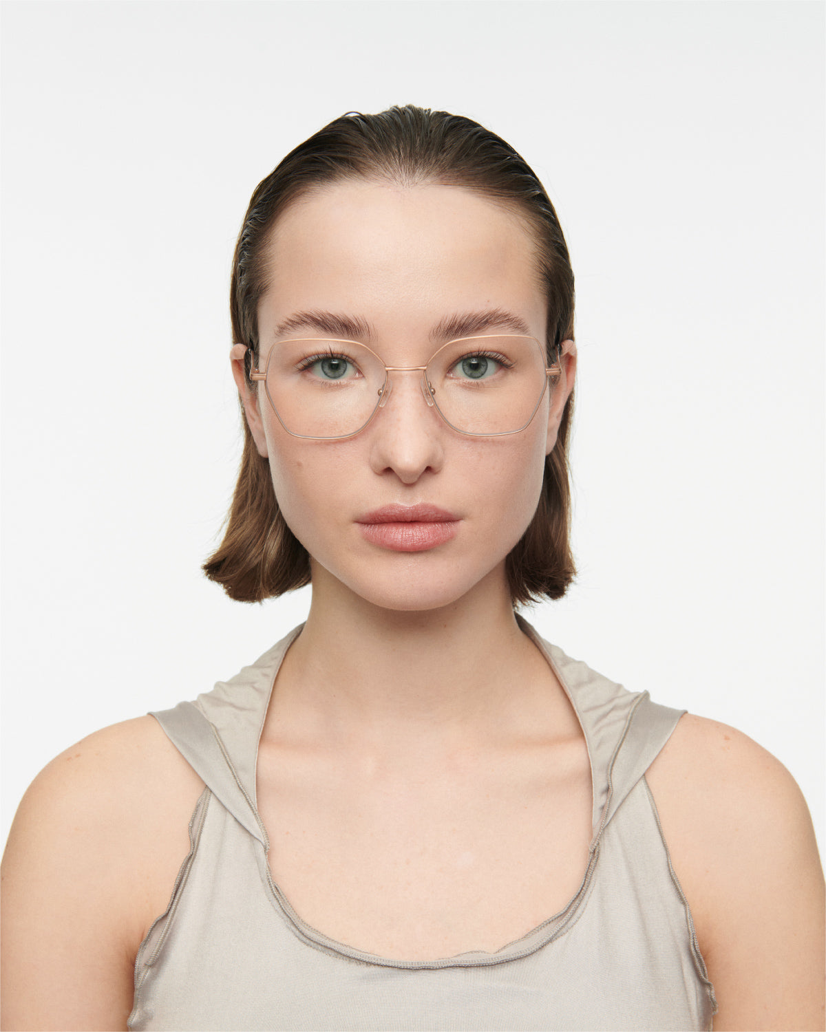GS8004_06O_KAMILA_1