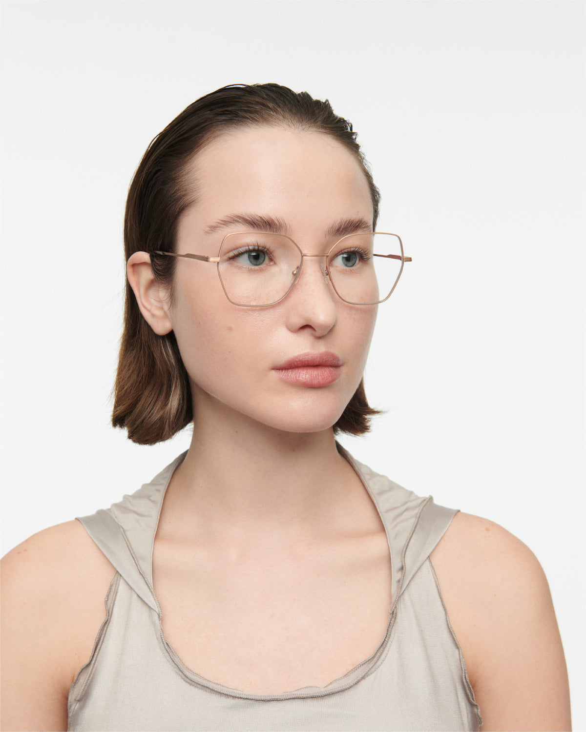 GS8004_06O_KAMILA_3